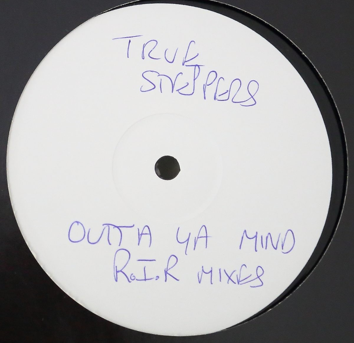 True Steppers - Outta ya mind (R.I.P Remix 1 / R.I.P Remix 2)  Vinyl Promo