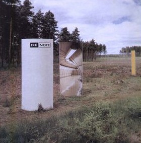 D Note - Double LP featuring Moody, Lost & found, Coming up, Waiting hopefully, The long goodbye, Say what you mean, Tri-cyclic,